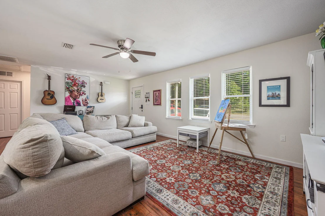 Photo of 161 W North Avenue