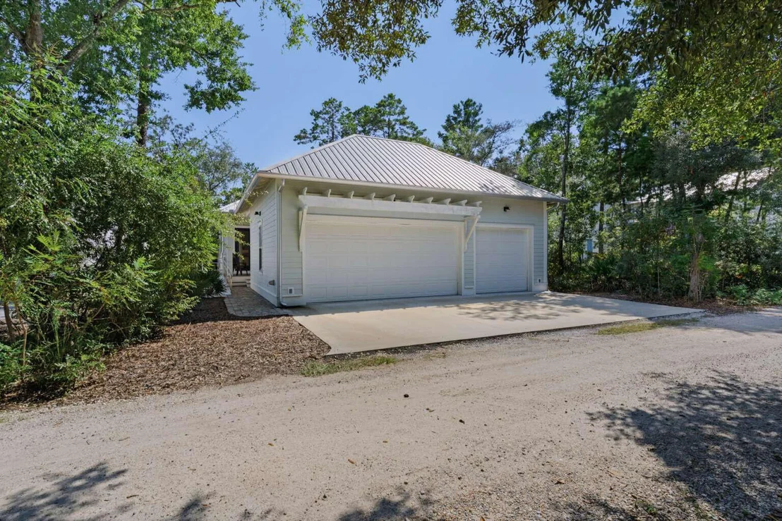 Photo of 117 Devlieg Avenue