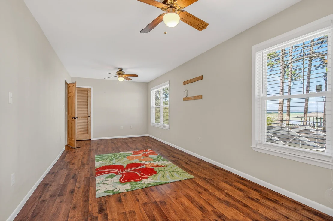 Photo of 186 Bayshore Drive