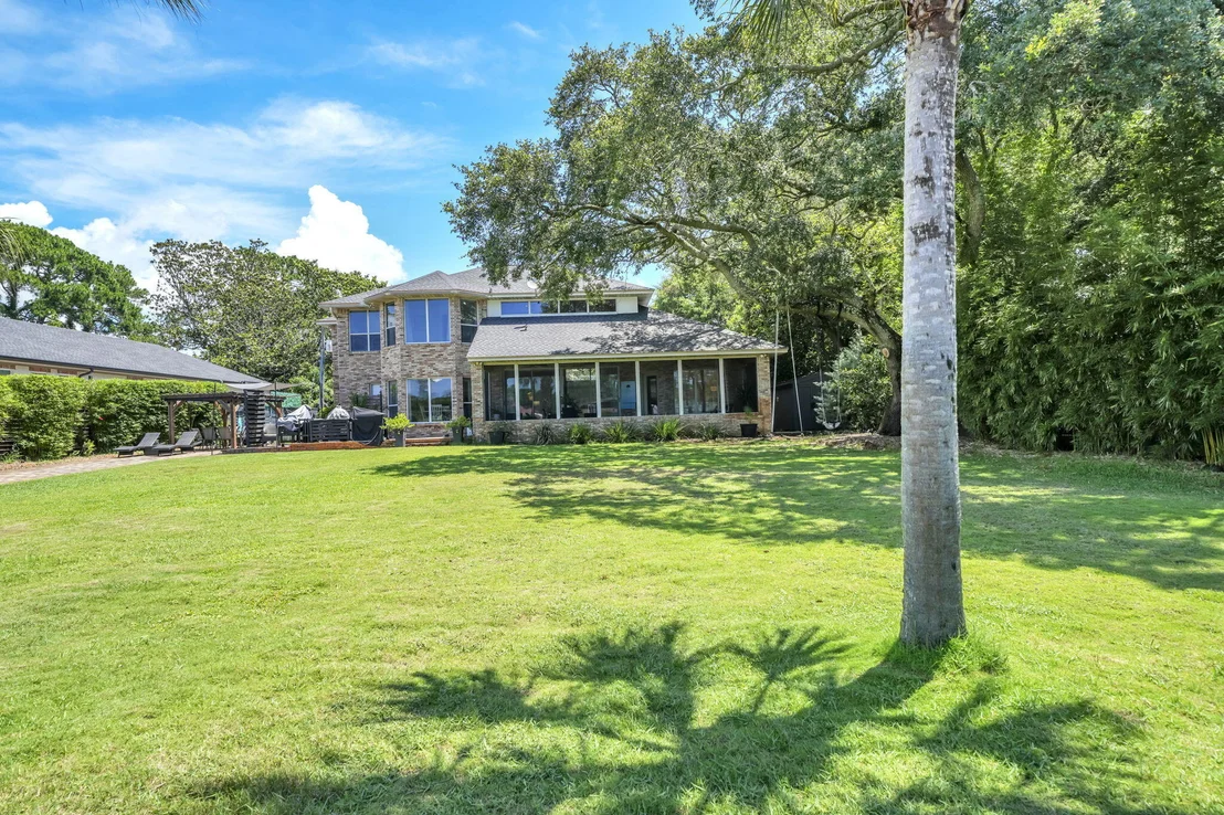 Photo of 821 Cross Street