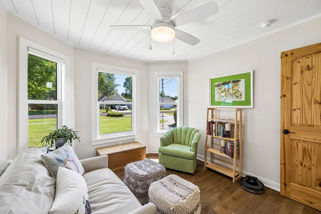 Photo of 331 Oleander Avenue
