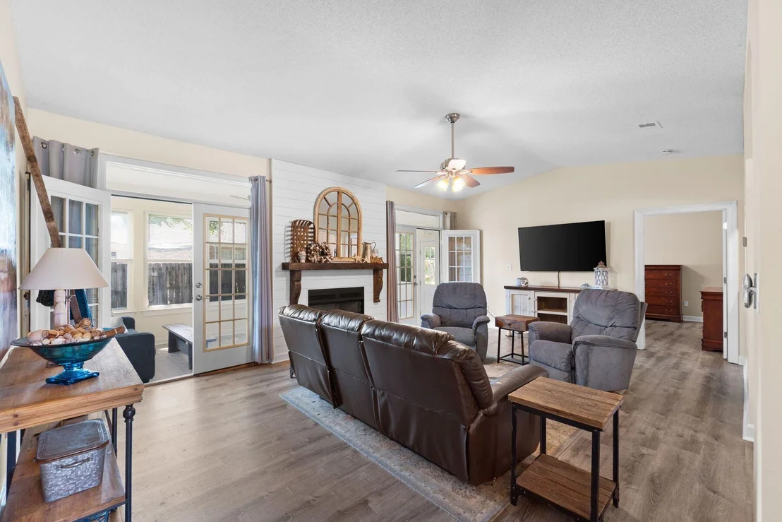 Photo of 180 Bonaire Boulevard
