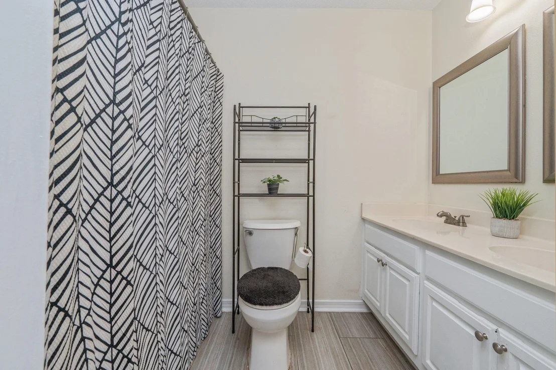 Photo of 5134 S Lake Drive