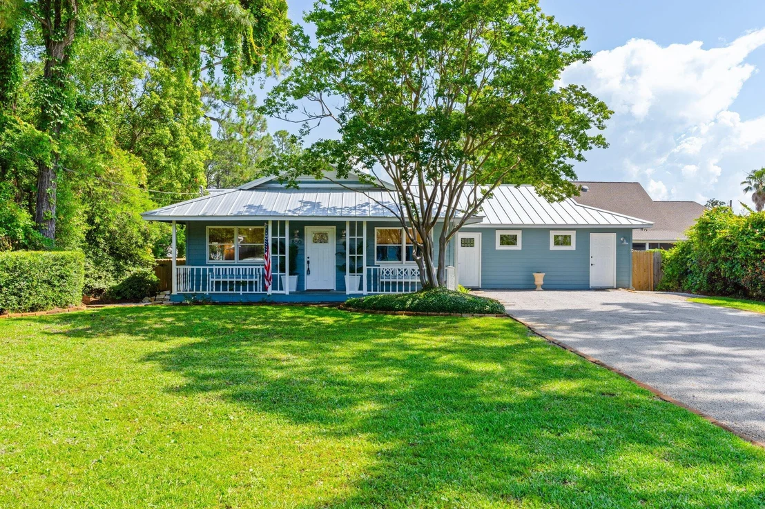 Photo of 850 Forest Shore Drive