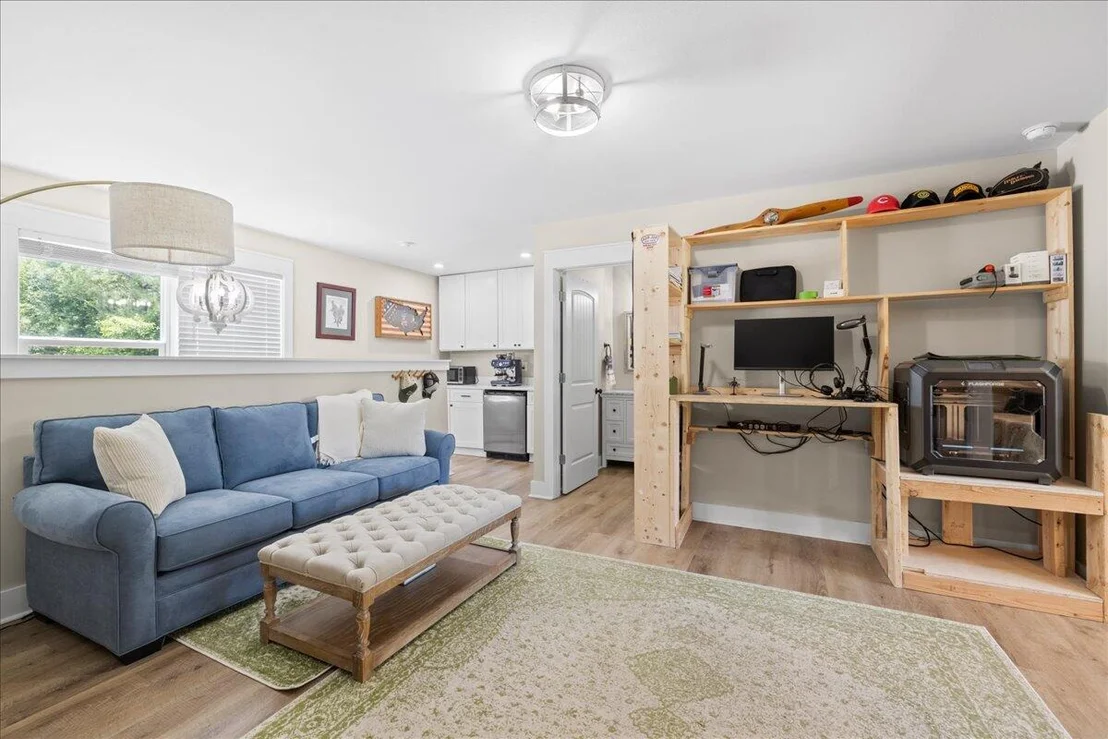 Photo of 103 W Bayou Forest Drive