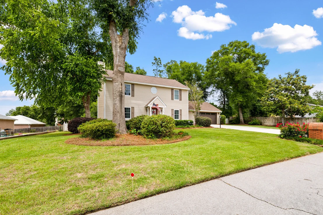 Photo of 610 W Lynn Brook