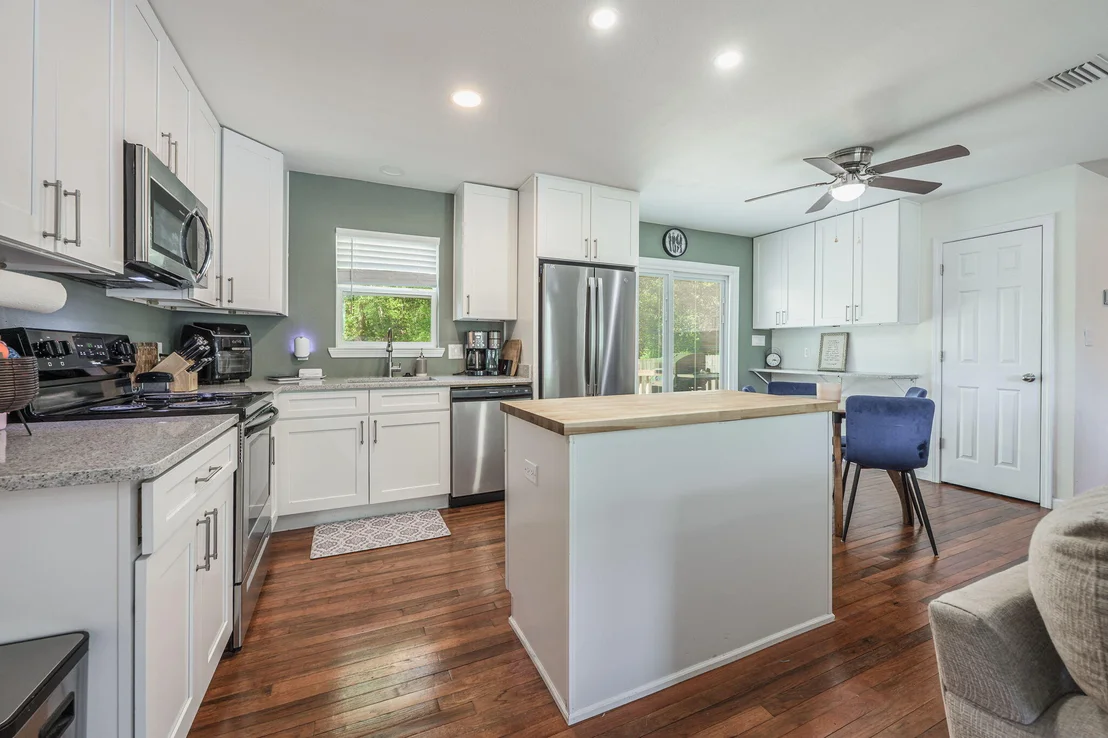 Photo of 161 W North Avenue