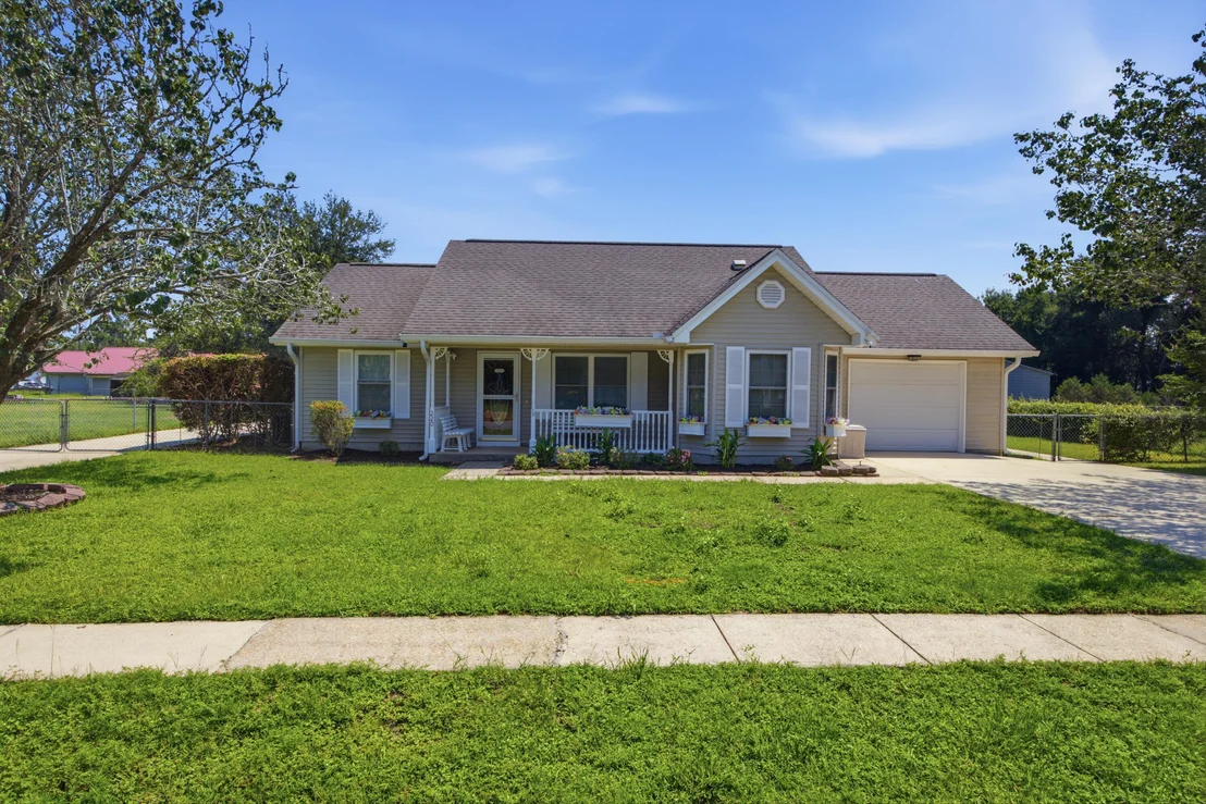 Photo of 220 W Walker Circle