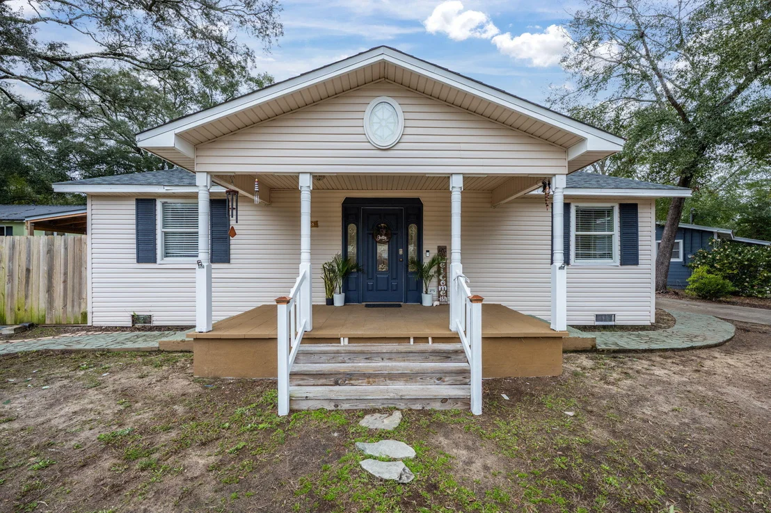 Photo of 255 Edge Avenue
