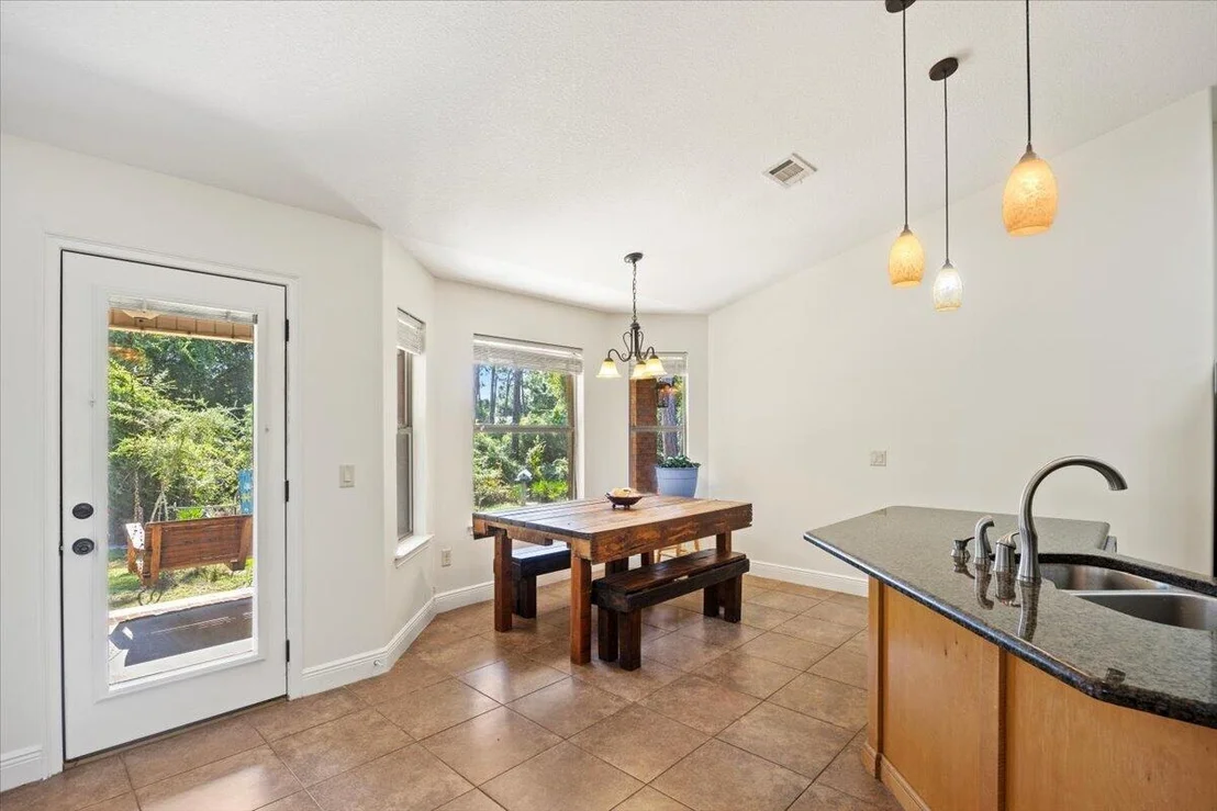 Photo of 2296 Valley Road