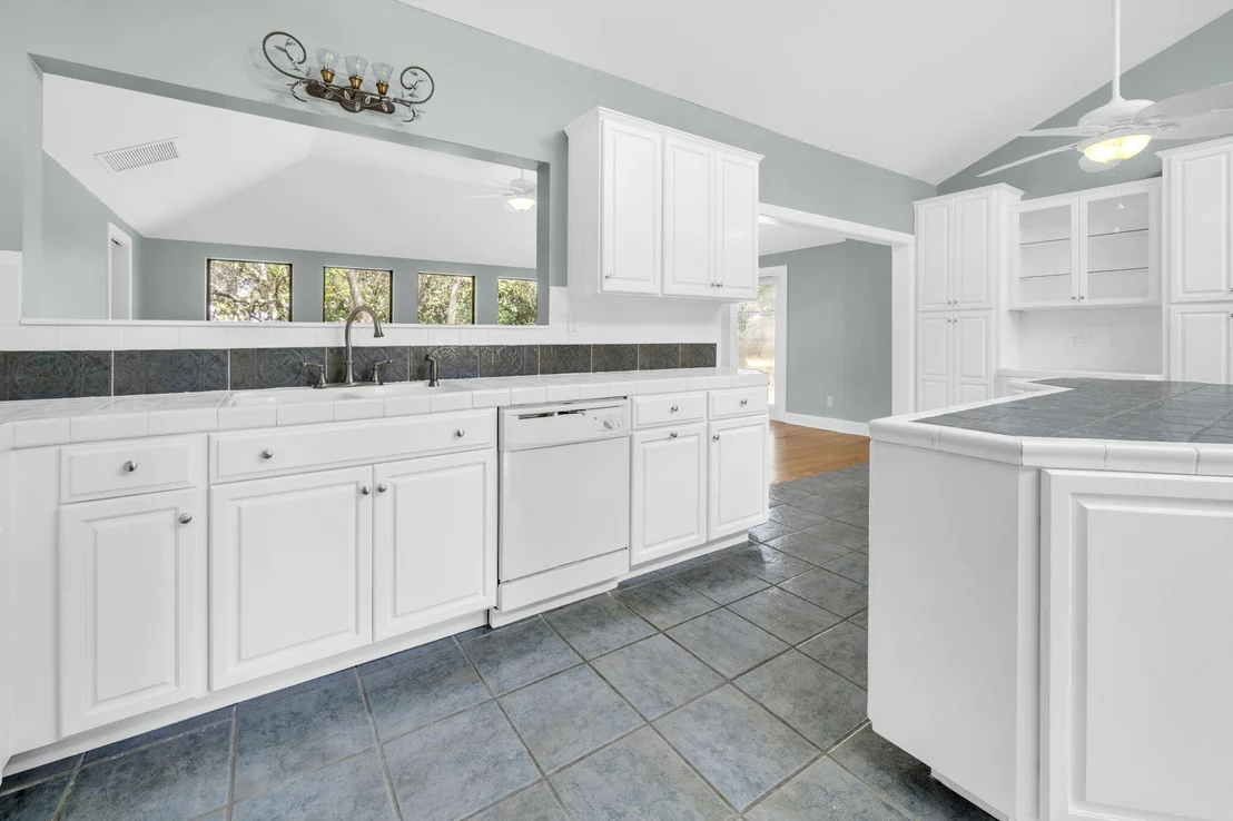 Photo of 845 N Lakeside Drive