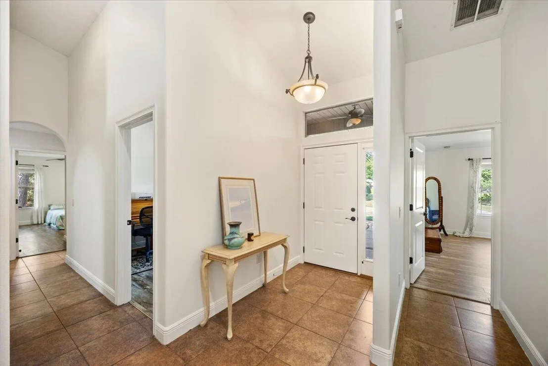 Photo of 2296 Valley Road