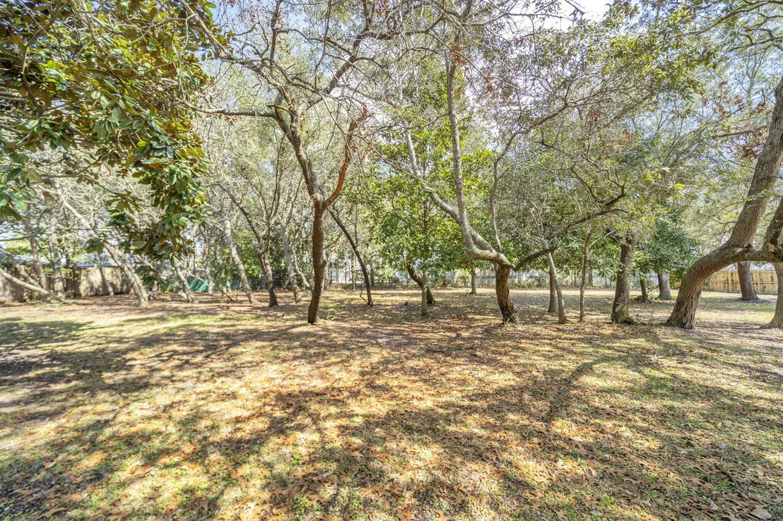 Photo of 845 N Lakeside Drive