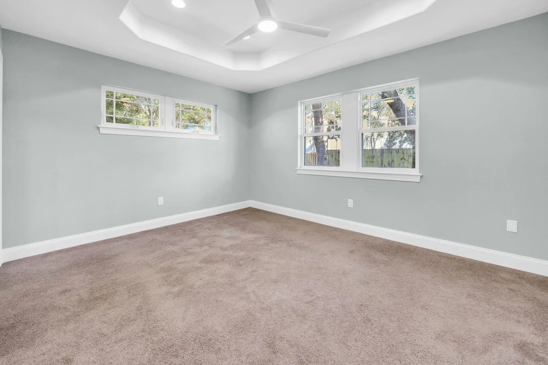 Photo of 845 N Lakeside Drive