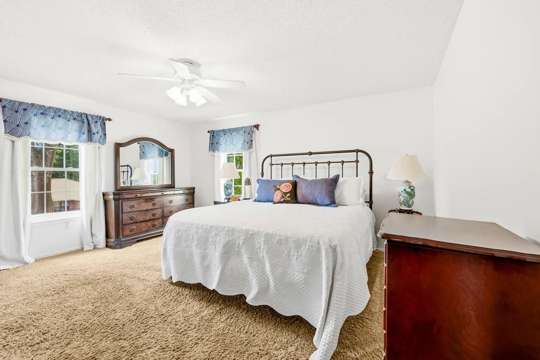 Photo of 610 W Lynn Brook