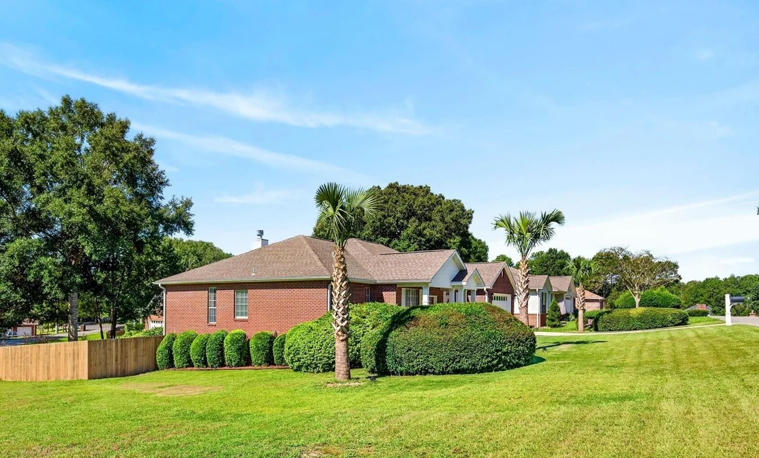 Photo of 601 W Lynn Brook