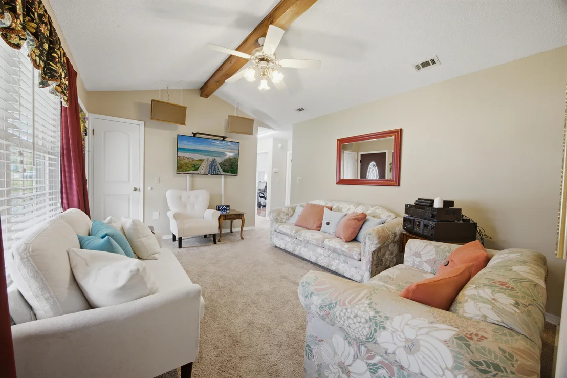 Photo of 220 W Walker Circle