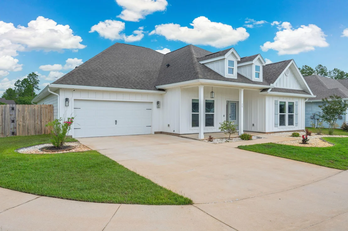 Photo of 15 E Oak Trees Lane