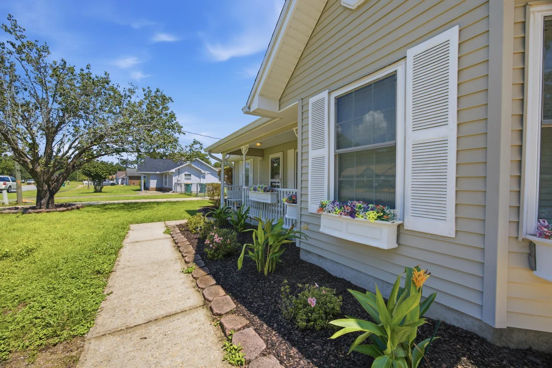 Photo of 220 W Walker Circle