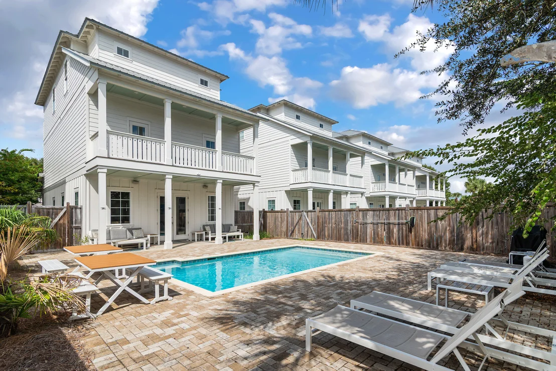 Photo of 240 Driftwood Road