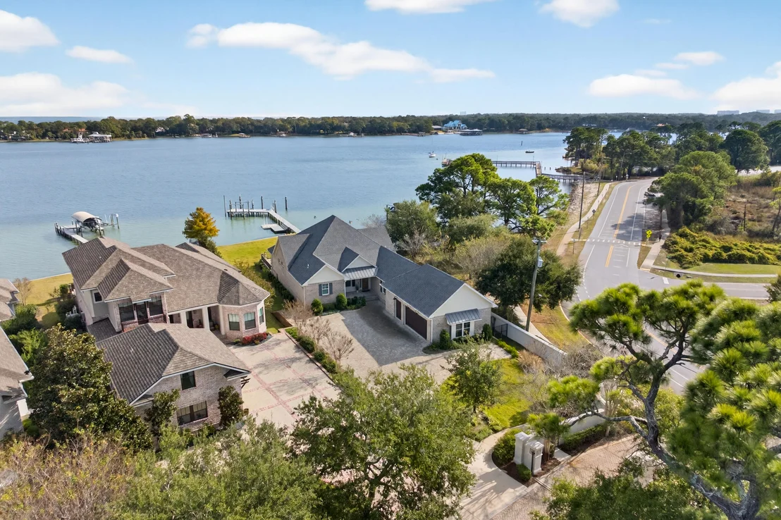 Photo of 901 Peacocks Point Drive
