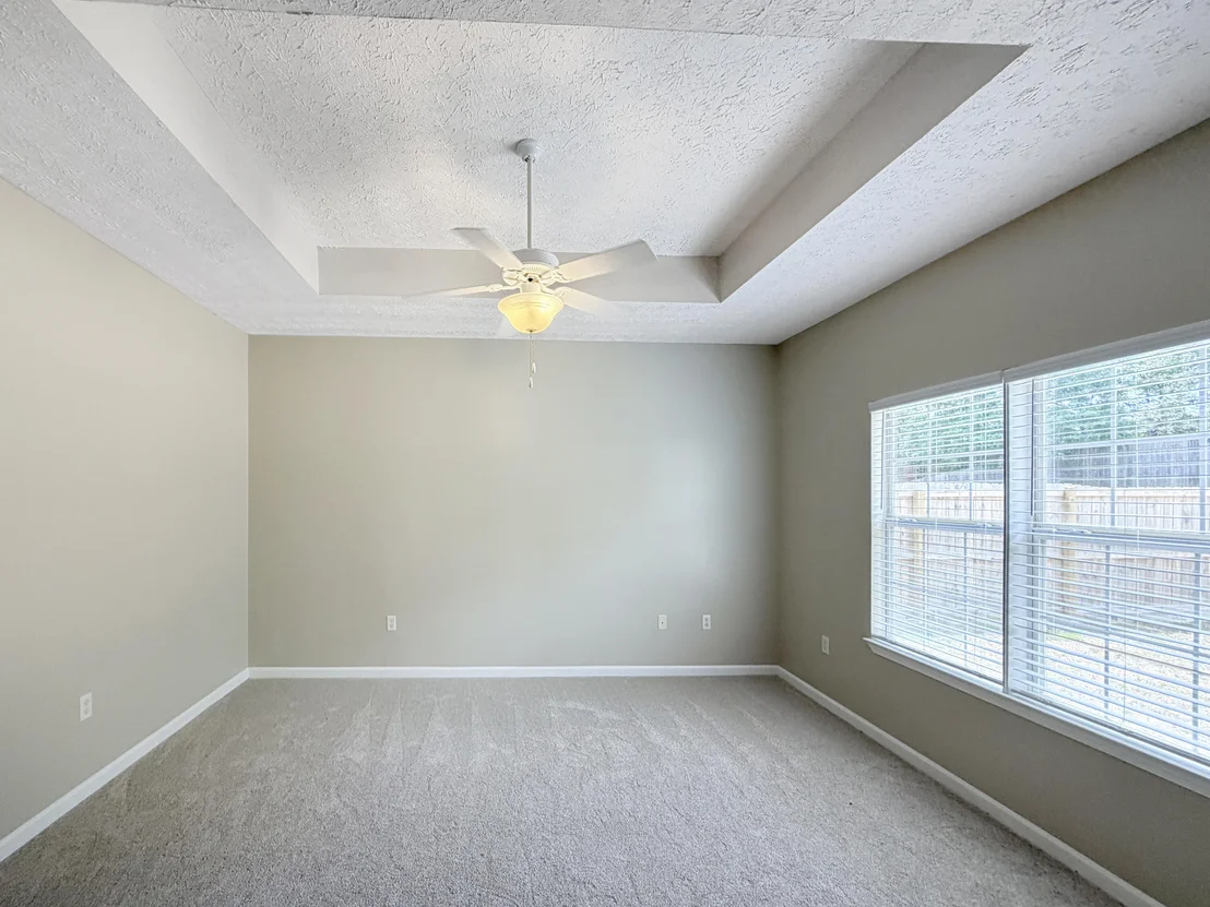Photo of 2490 S Lakeview Drive
