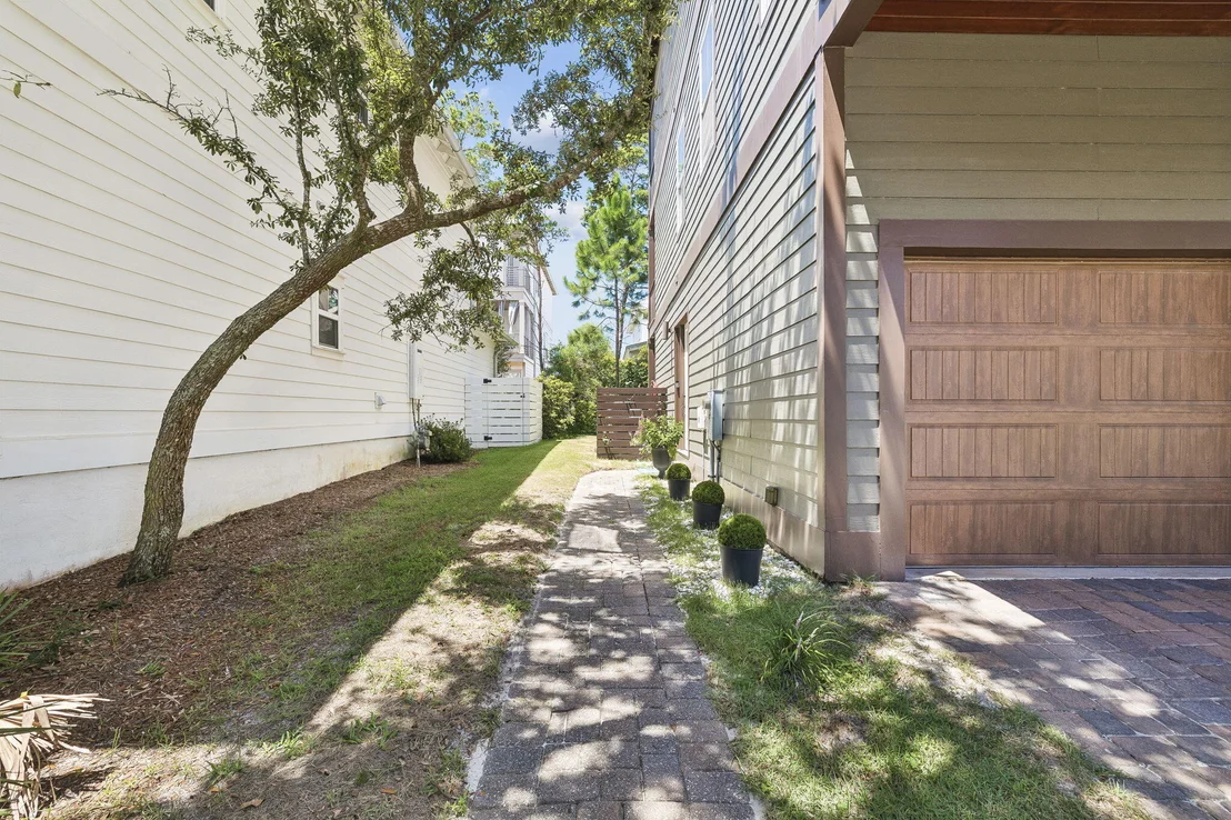 Photo of 123 Grande Pointe Drive