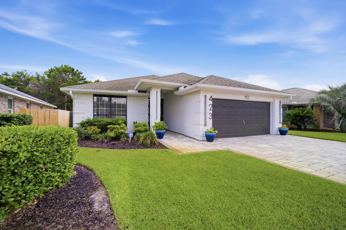 Photo of 423 Sandy Cay Drive