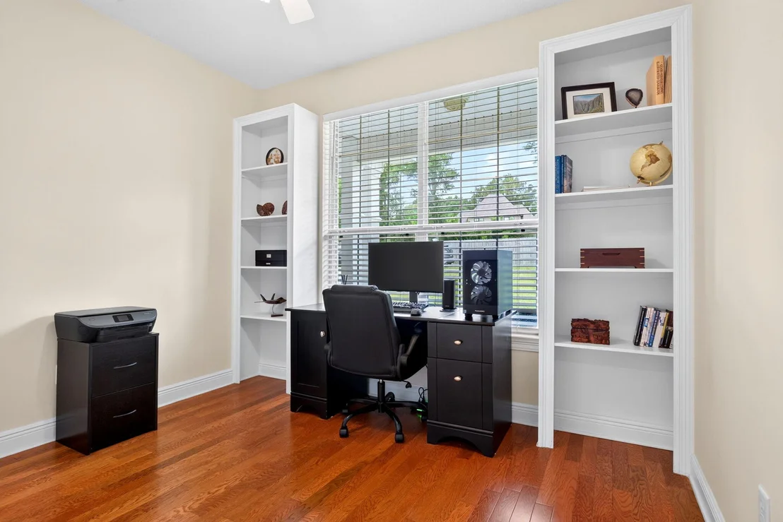 Photo of 601 W Lynn Brook