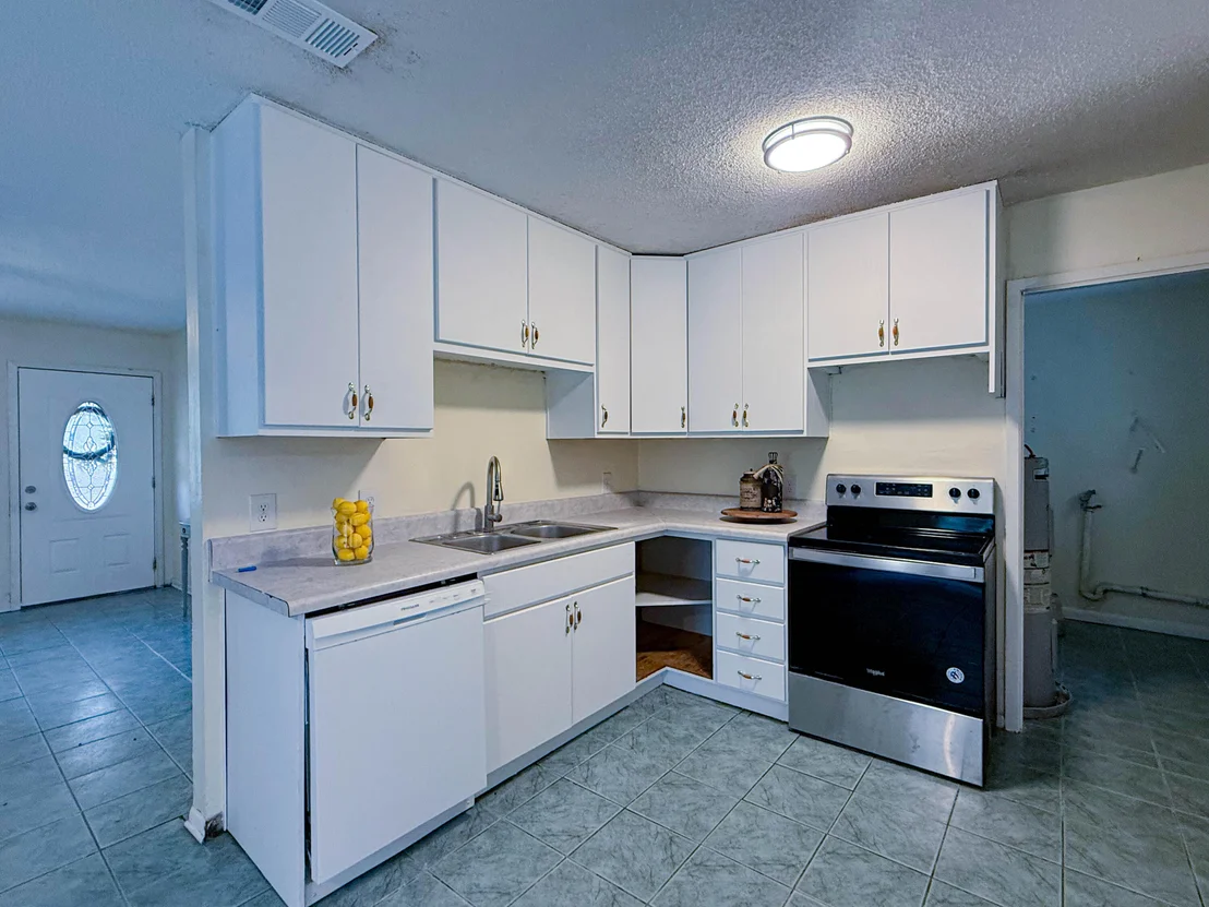 Photo of 5703 Old River Road