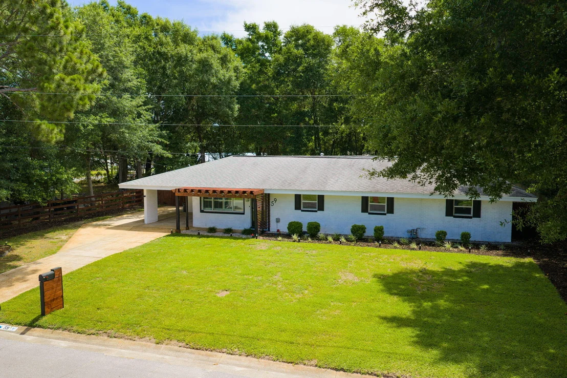 Photo of 59 NE Oregon Drive