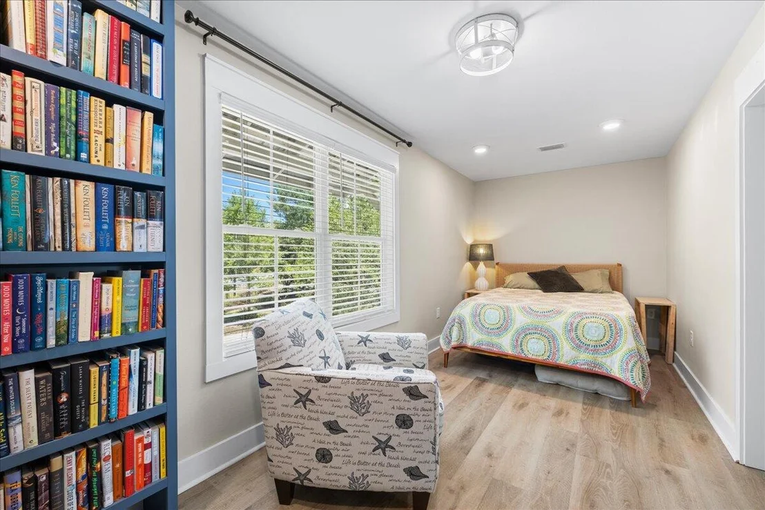 Photo of 103 W Bayou Forest Drive