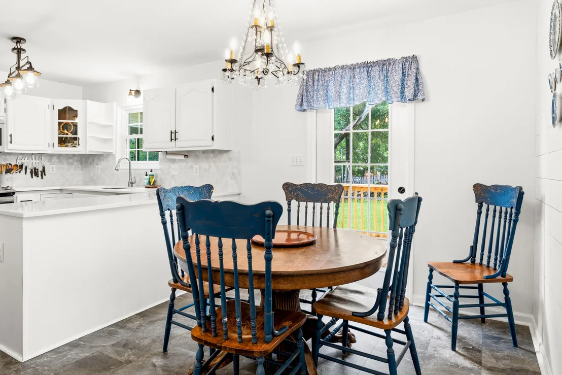 Photo of 610 W Lynn Brook