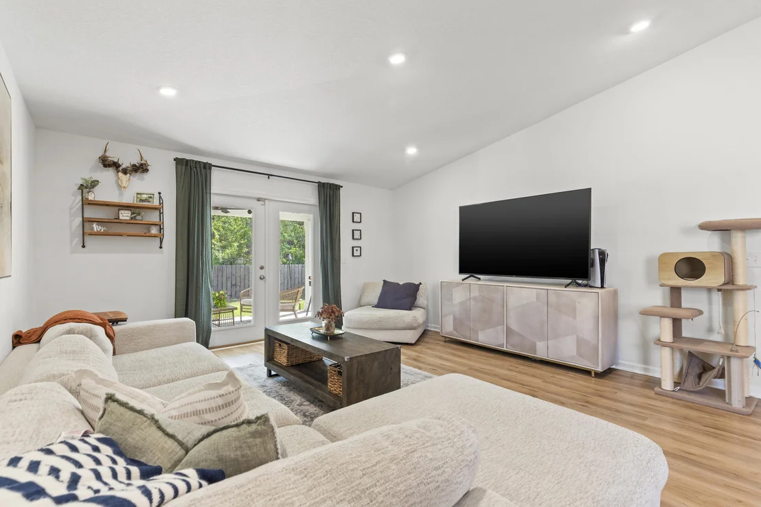 Photo of 740 Riverwalk Circle