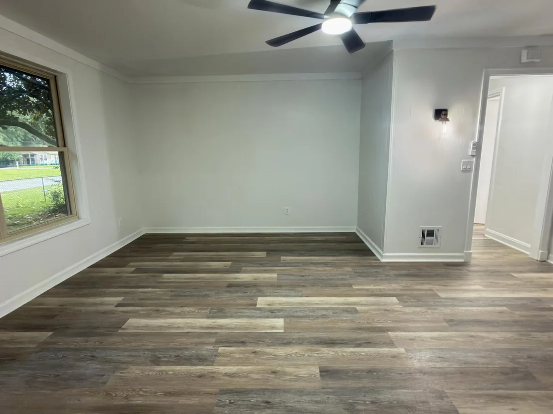 Photo of 215 E 3rd Avenue