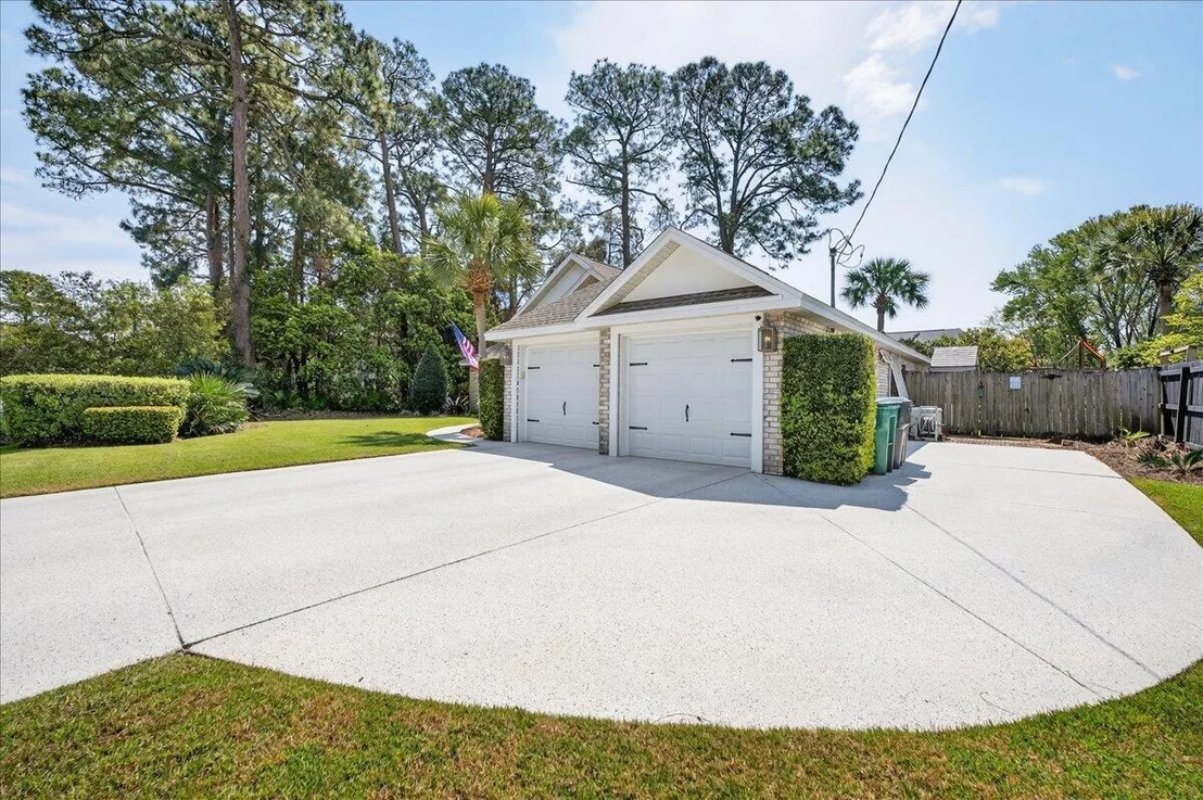 Photo of 627 Bayshore Drive