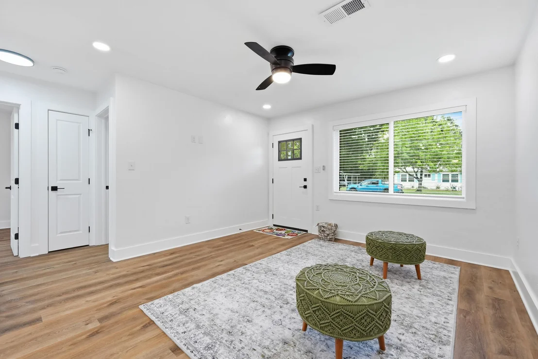 Photo of 640 Cornwall Terrace