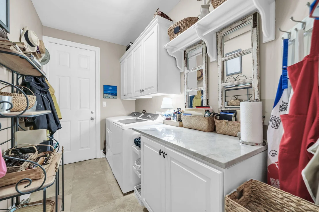 Photo of 4470 Stonebridge Road