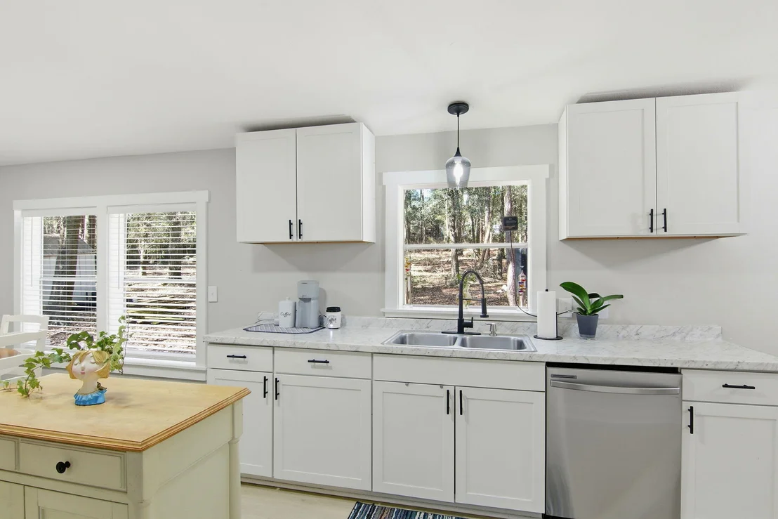 Photo of 6108 Old River Road