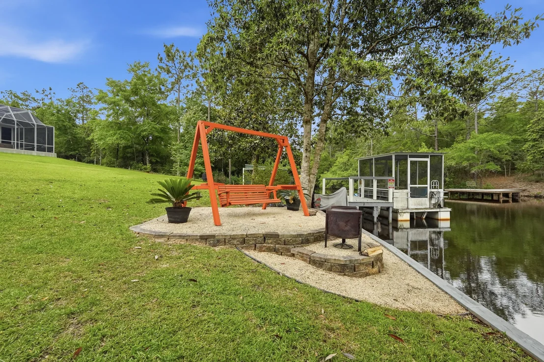 Photo of 4063 Lakeview Drive