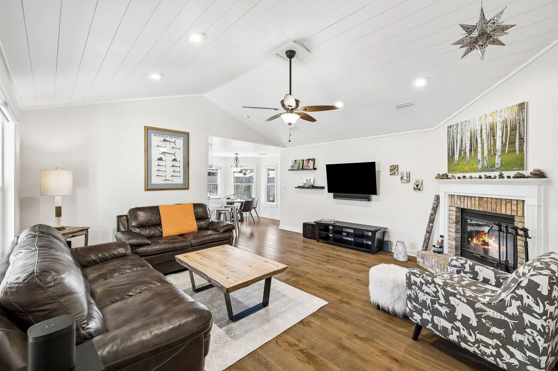 Photo of 331 Oleander Avenue