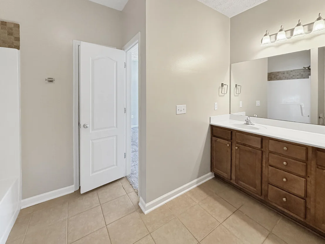 Photo of 2490 S Lakeview Drive