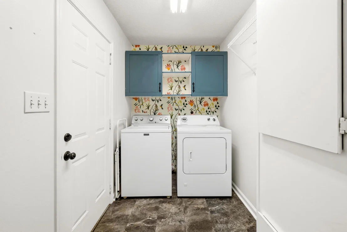 Photo of 610 W Lynn Brook