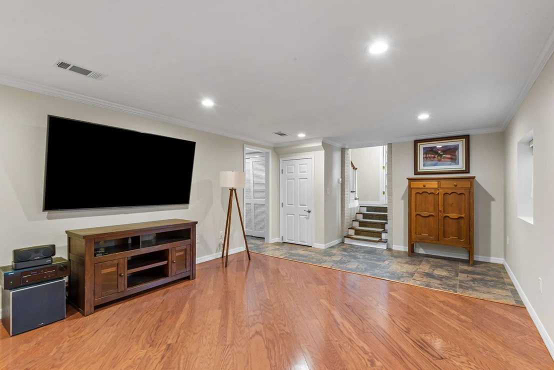 Photo of 5 Maple Avenue