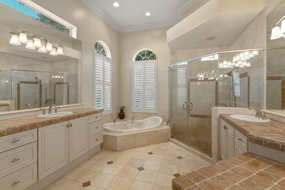Photo of 4327 Stonebridge Road