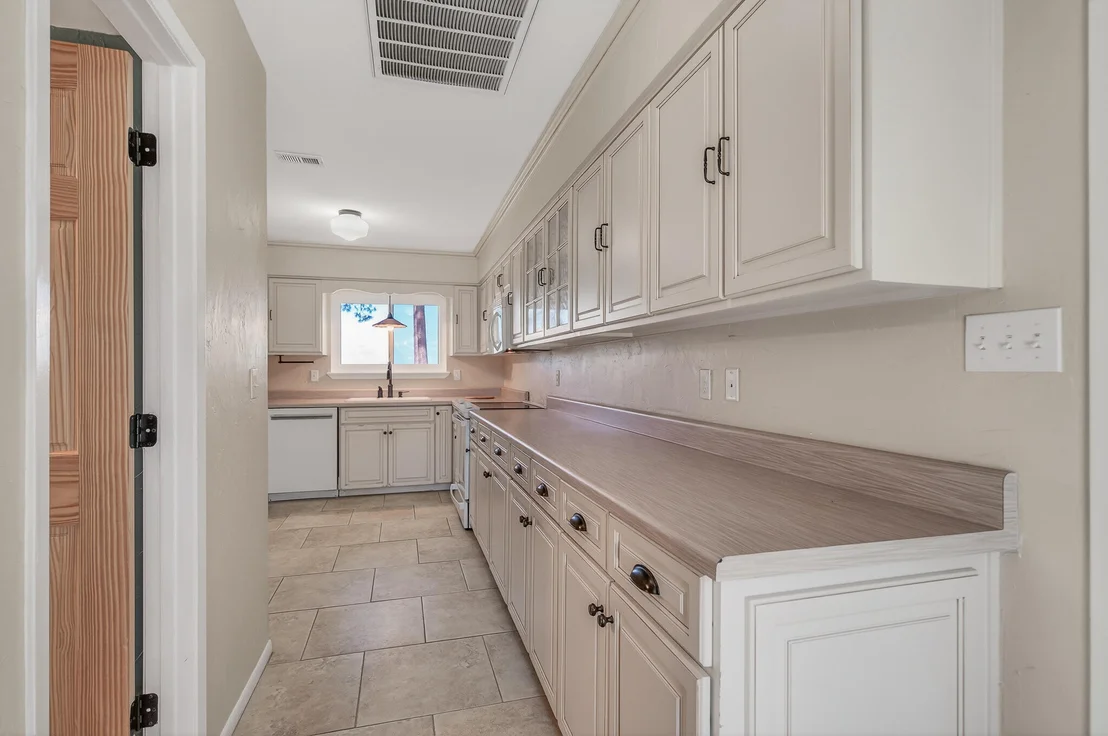 Photo of 186 Bayshore Drive