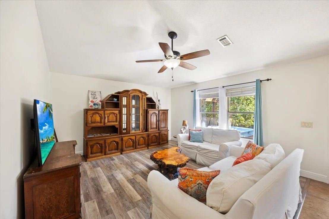 Photo of 2296 Valley Road
