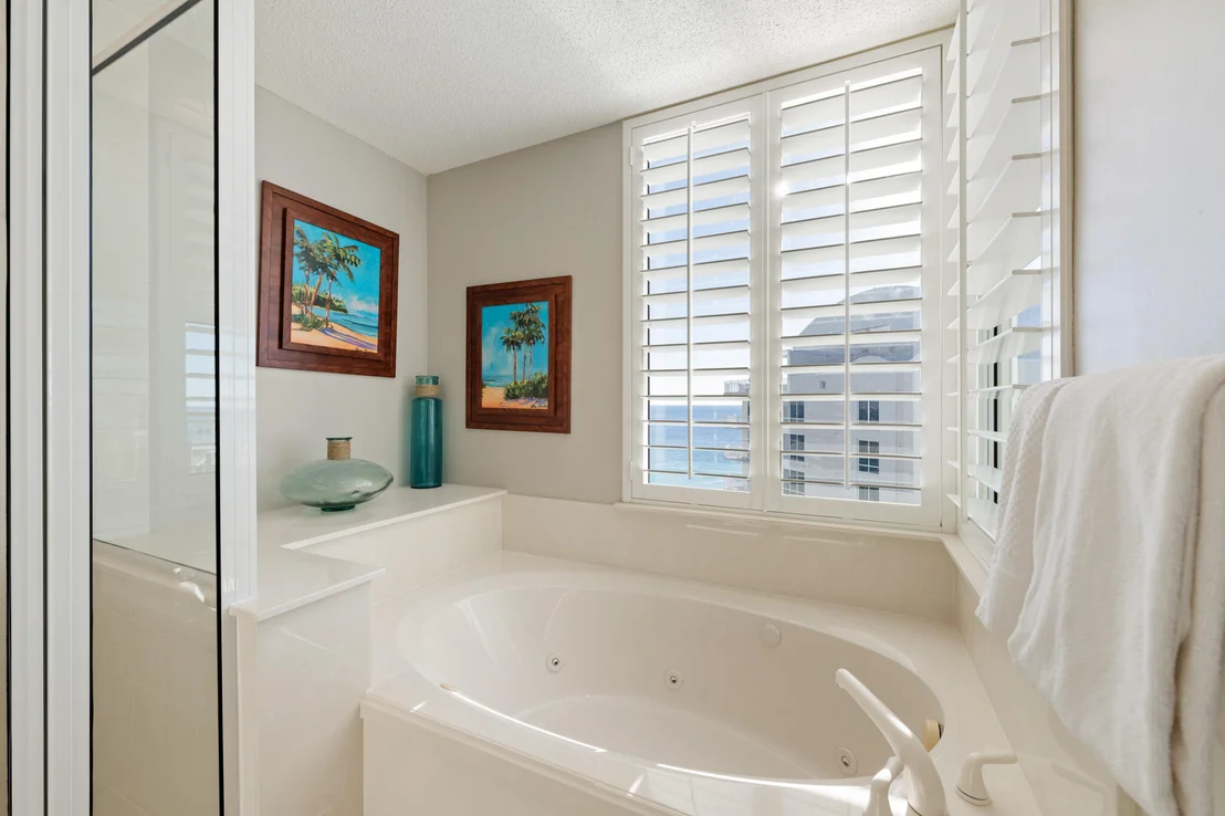 Photo of Unit PH2E at 8501 Gulf Boulevard