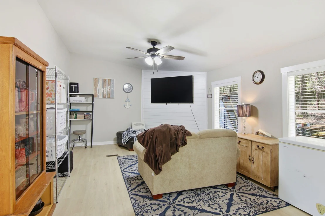 Photo of 6108 Old River Road