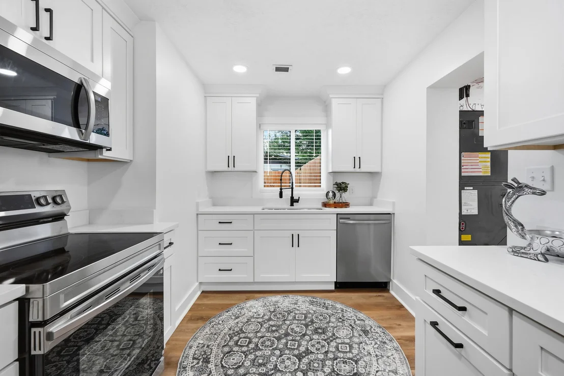 Photo of 640 Cornwall Terrace